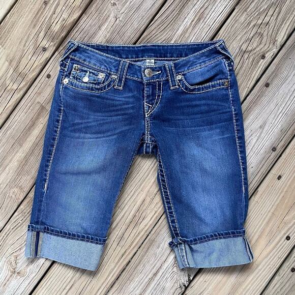 True Religion Women's Knee Length Short Rolled Cuffs Low Rise Denim Size 26 - Picture 1 of 10